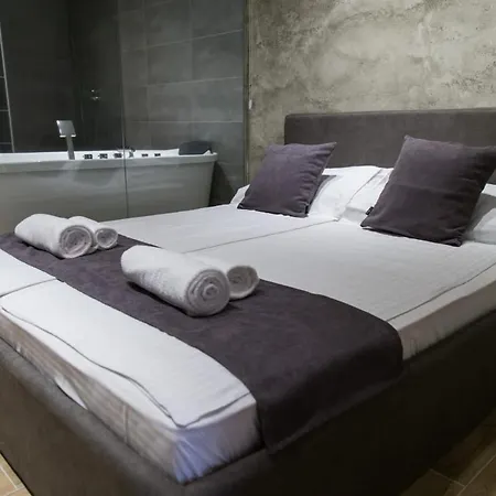 Πανσιόν Empire Luxury