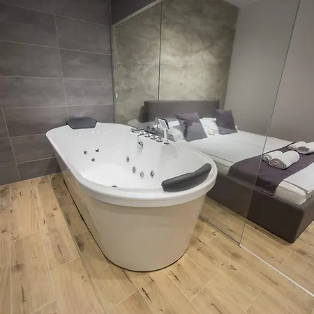 Πανσιόν Empire Luxury