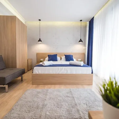 Empire Luxury Πανσιόν