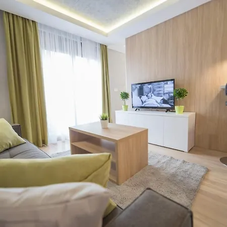 Πανσιόν Empire Luxury 4*