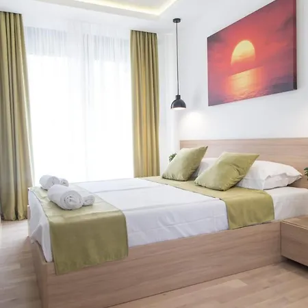 Πανσιόν Empire Luxury 4*