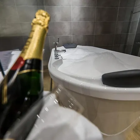 Πανσιόν Empire Luxury 4*